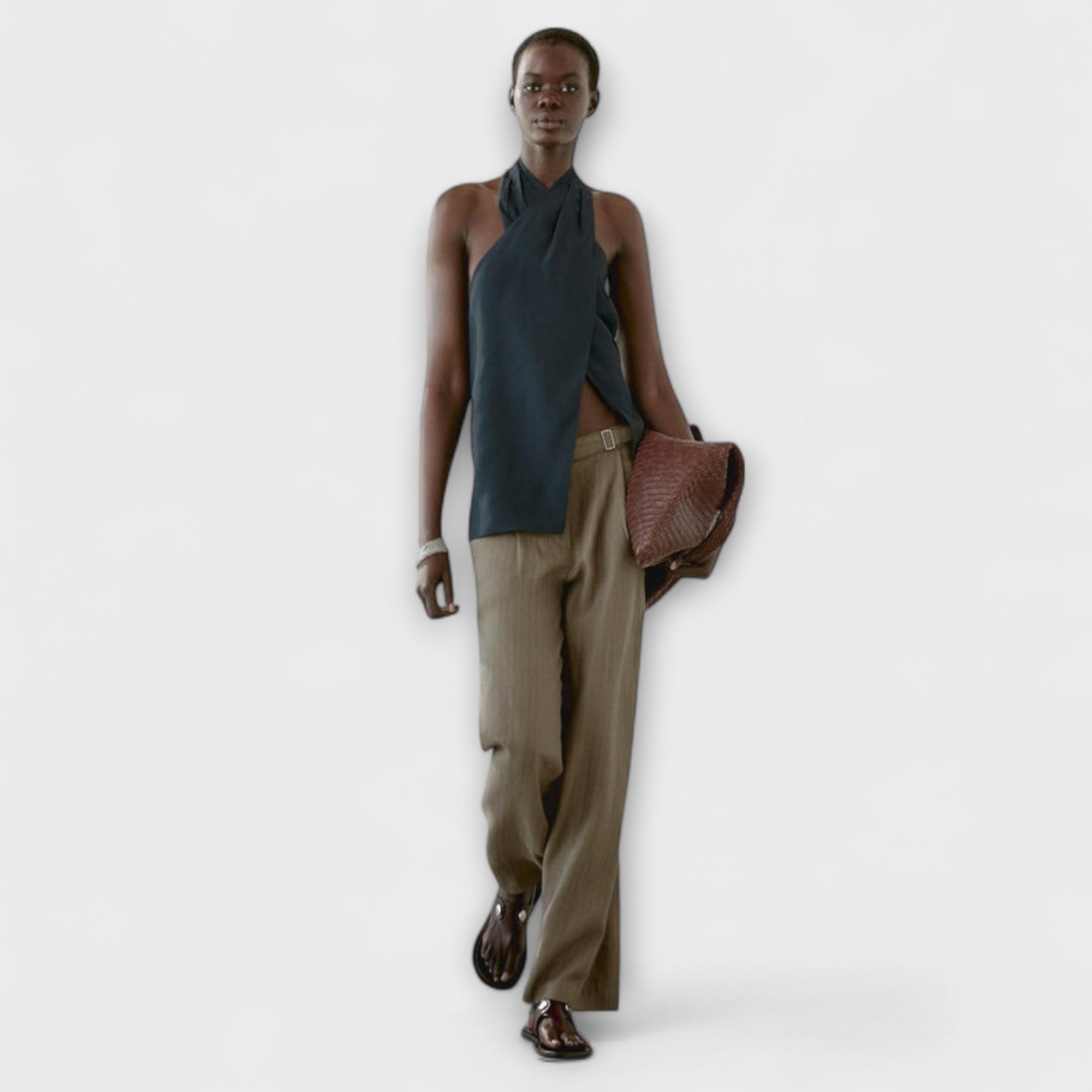 Leah - niebieski top na szyję z wycięciem z tyłu