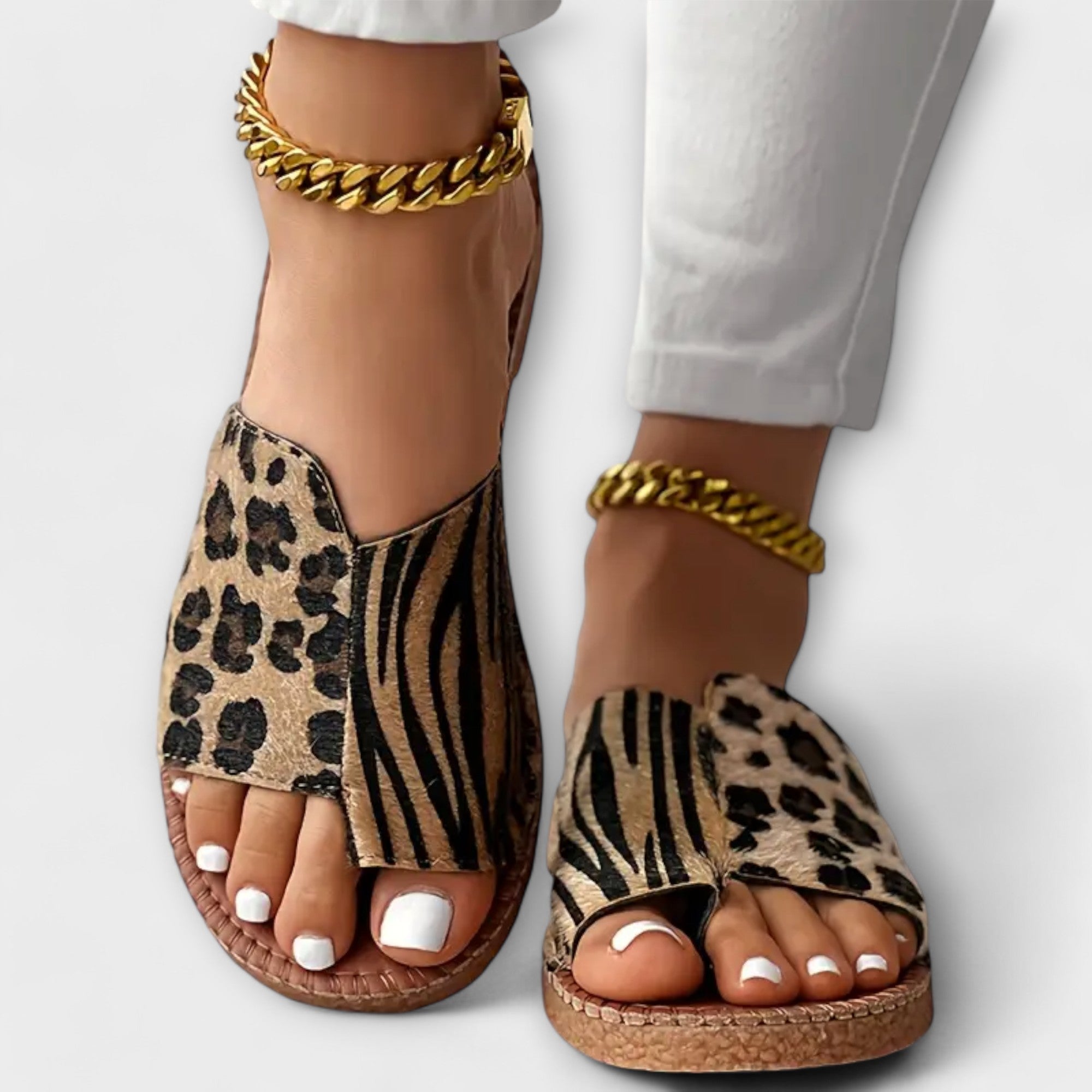 Stilfulde tofarvede slides med leopardprint