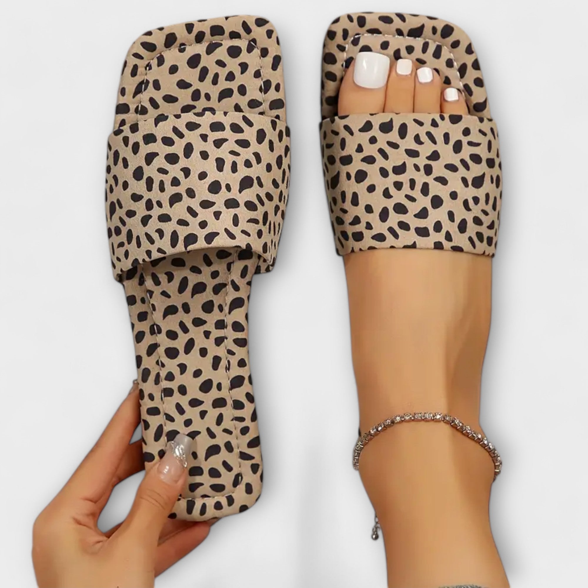 Pantofole piatte con stampa leopardata