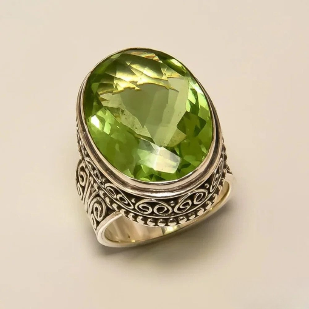 Bague antique en olive