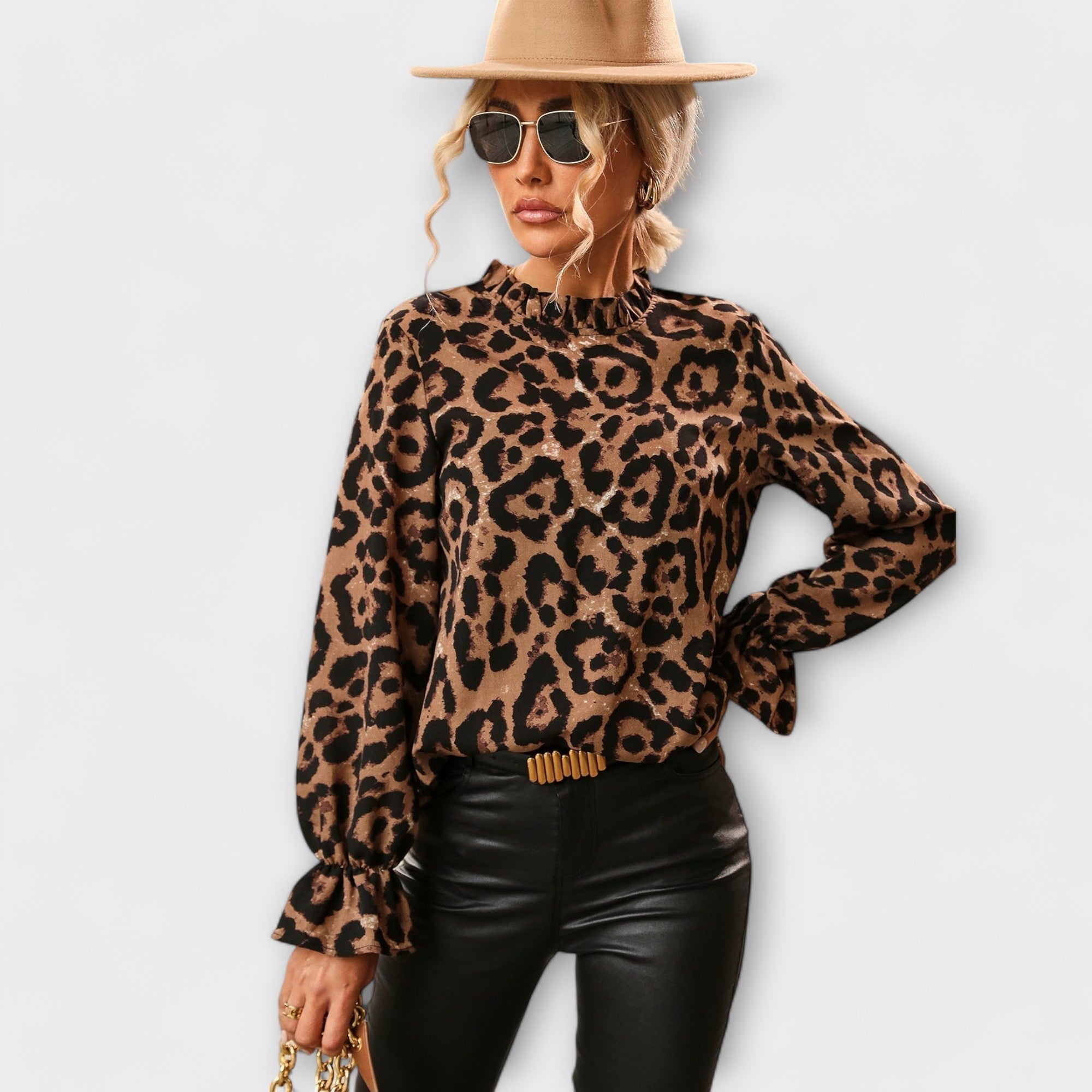 Kayla - Blusa Leopardo com Gola Plissada
