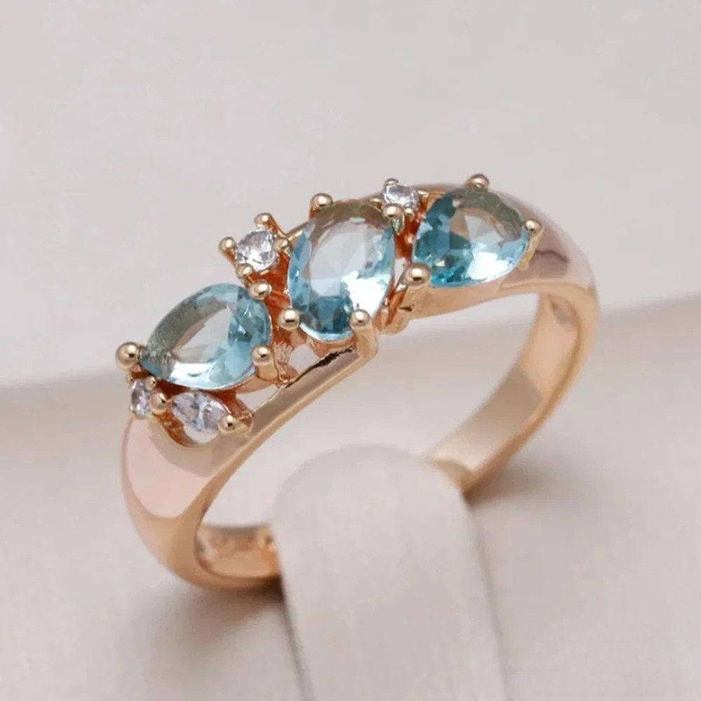 Goldring mit blauem Zirkonia