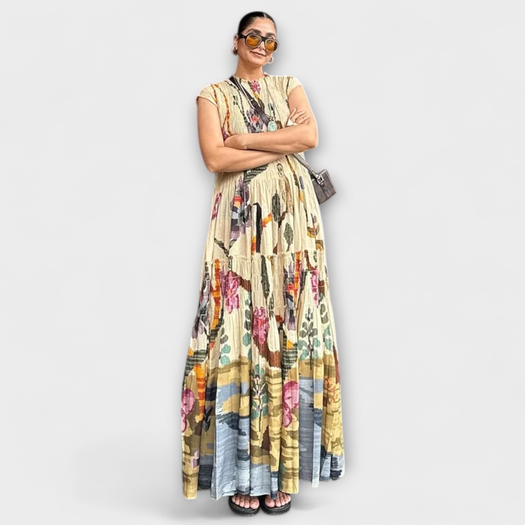 Elegantes Kleid mit langen Ärmeln und Faltenwurf